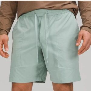 Lululemon Men’s Bowline Short 8” XL Silver Blue